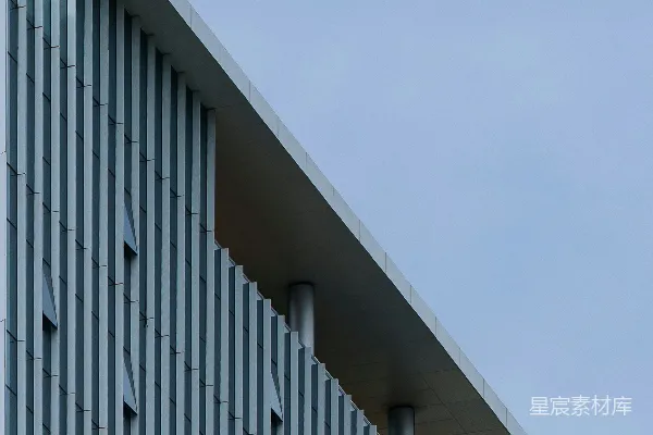 高清摄影 现代建筑的外墙在晴朗的蓝天背景下