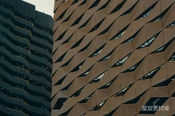 高清摄影 现代建筑，具有几何和波浪状的建筑设计。