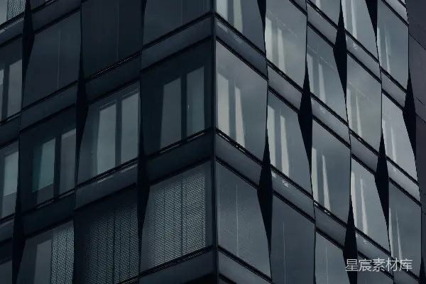 高清摄影 现代的暗色建筑，带有几何形状的玻璃立面。