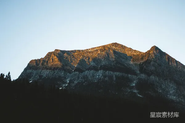 有雪的山