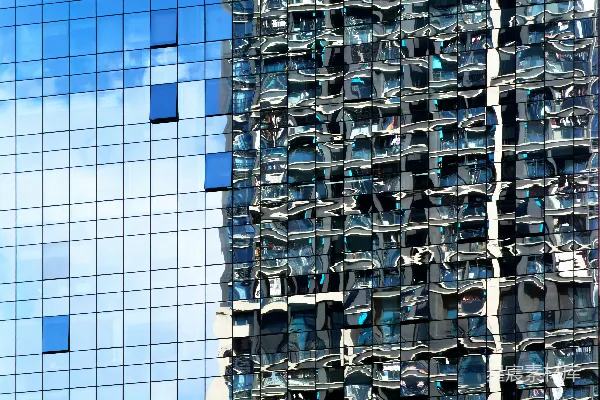高清摄影 现代玻璃建筑反射天空和云朵