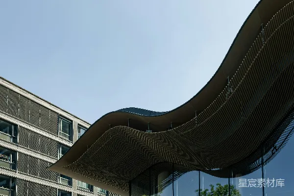 高清摄影 现代建筑，带有波浪形屋顶和玻璃幕墙