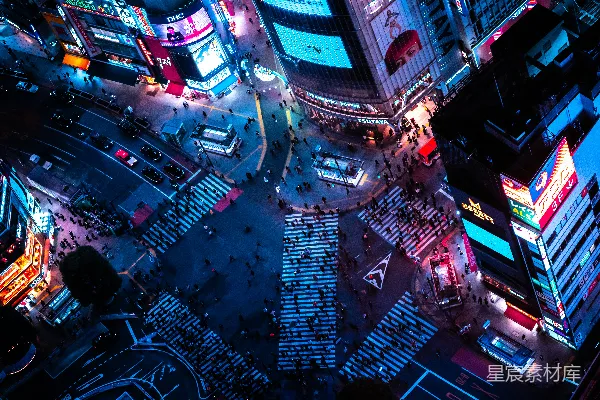 夜晚城市的空中俯瞰