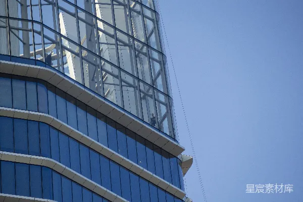 高清摄影 现代玻璃建筑在清澈的蓝天背景下