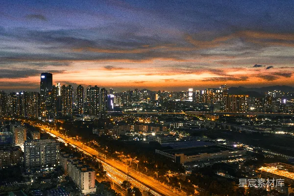 从高楼顶部俯瞰的城市夜景