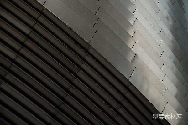 高清摄影 现代建筑的外墙，带有对角线的线条和阴影。