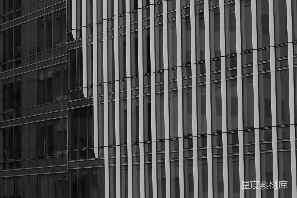 高清摄影 现代建筑的立面，由玻璃和垂直线条组成。