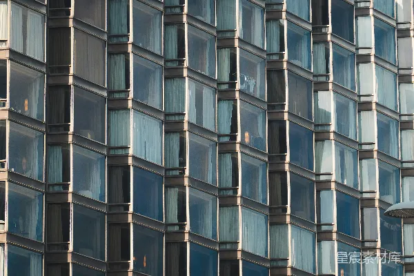 高清摄影 现代建筑外墙，重复排列的玻璃窗