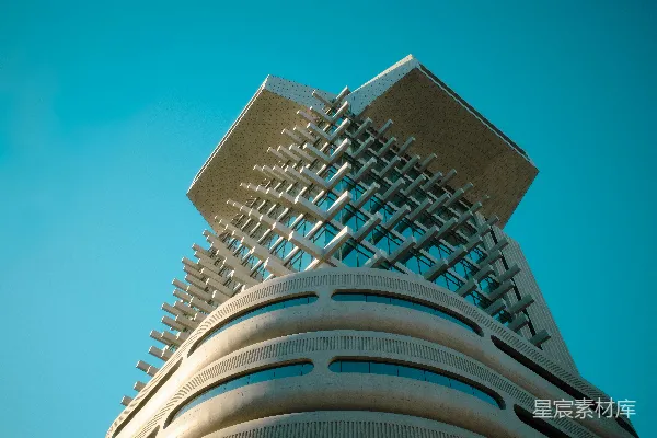 高清摄影 现代独特建筑设计的摩天大楼在蓝天背景下
