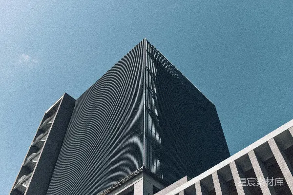 高清摄影 现代的黑色建筑在晴朗的蓝天背景下