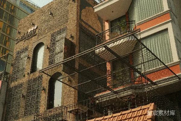 高清摄影 现代带有阳台和瓦屋顶的建筑