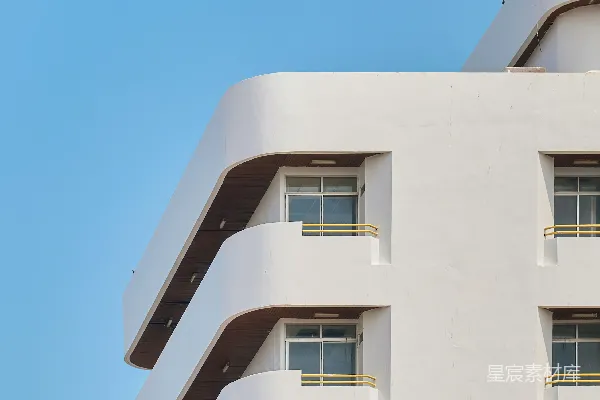 高清摄影 现代白色建筑与蓝天中的阳台
