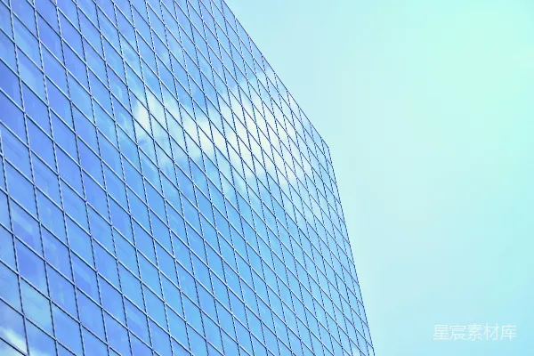 高清摄影 现代玻璃建筑反射着蓝天和白云。