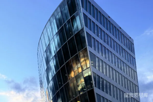 高清摄影 现代玻璃建筑与蓝天背景