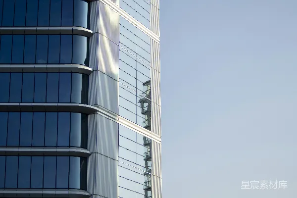 高清摄影 现代玻璃幕墙建筑正对着晴朗的蓝天
