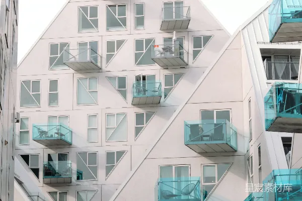 高清摄影 一座带有阳台的白色高层建筑