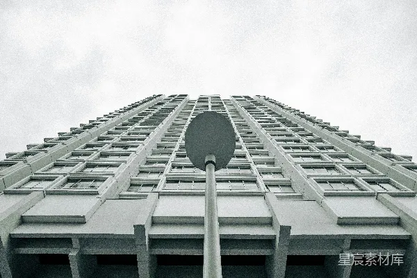 高清摄影 仰望高楼和路灯。