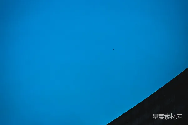 高清摄影 现代建筑在明亮的蓝天背景下