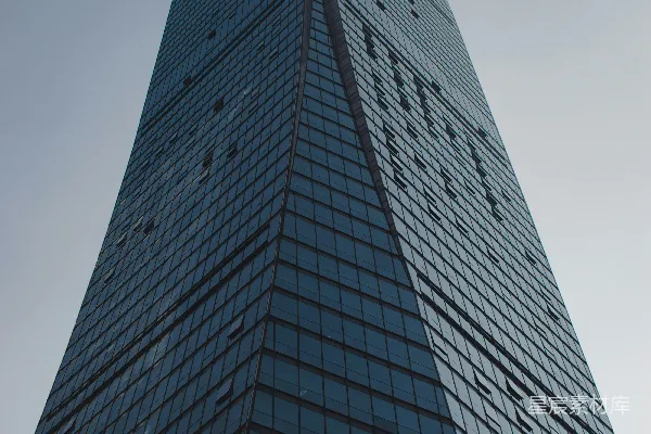 高清摄影 现代玻璃摩天大楼与晴朗的天空相映成趣。
