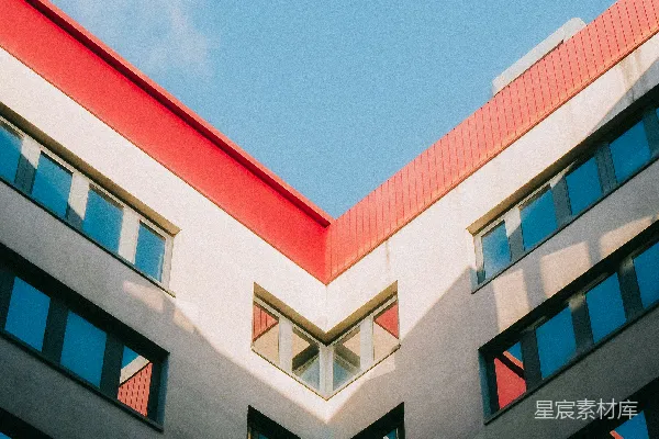高清摄影 现代建筑，红色屋顶，蓝色天空。