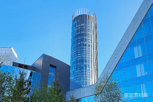 高清摄影 在蓝天下的高楼大厦和现代玻璃建筑。
