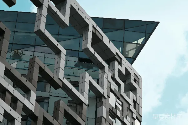 高清摄影 一座很高的大楼，有很多窗户。