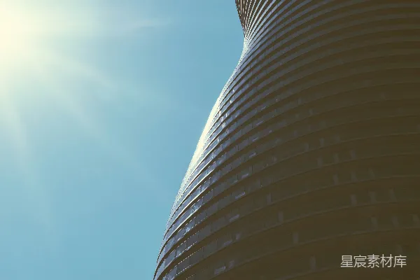 高清摄影 一座高楼，背景是蓝天。