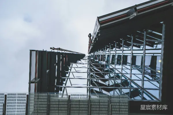 高清摄影 低角度拍摄的高层建筑照片