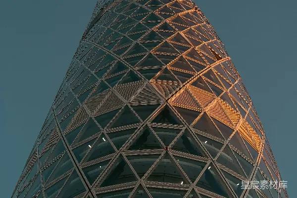 高清摄影 一座非常高大的建筑，背景是天空。
