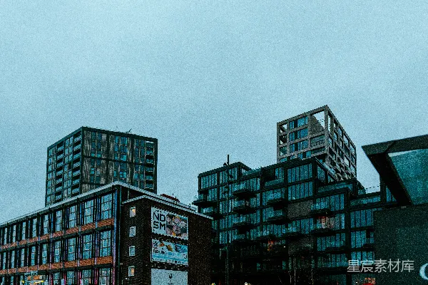 高清摄影 两栋高大的建筑物并排矗立着。
