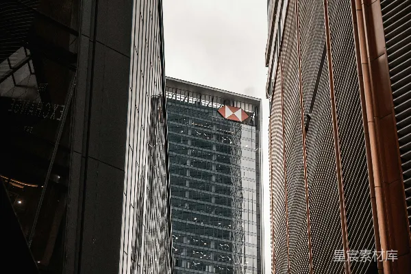 高清摄影 阴天时从下方仰视现代化摩天大楼