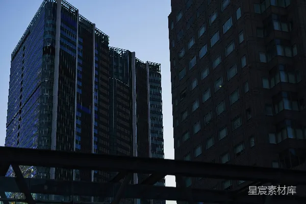 高清摄影 现代玻璃建筑在晴朗的蓝天背景下