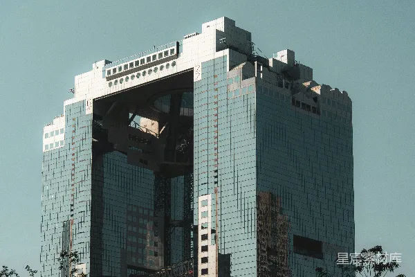 高清摄影 大阪梅田蓝天下的空中大楼。