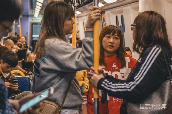 火车内的人员