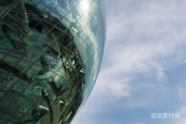 高清摄影 现代玻璃建筑反射着天空和云彩