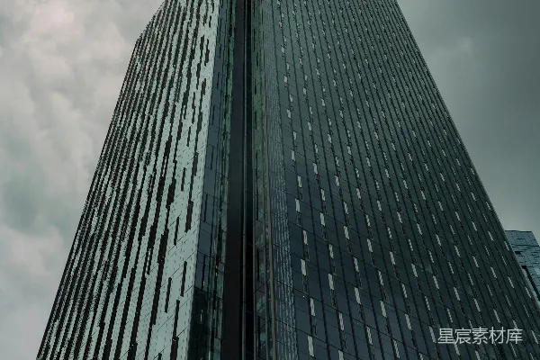 高清摄影 现代玻璃幕墙摩天大楼在戏剧性的天空背景下
