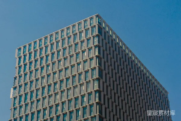 高清摄影 高大的现代化建筑在湛蓝的天空下。