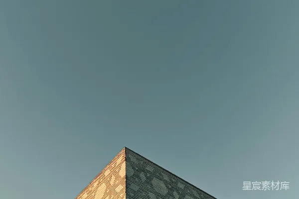 高清摄影 现代建筑外墙几何图案与晴朗的天空相映成趣