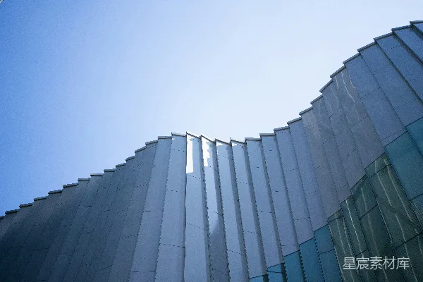 高清摄影 现代建筑外墙与清澈的蓝天。