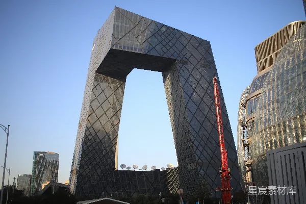 高清摄影 现代建筑风格的建筑，拥有一个巨大的拱门。