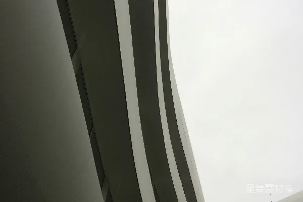 高清摄影 白天拍摄的白色混凝土建筑低角度摄影