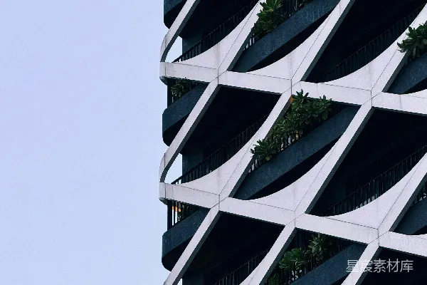 高清摄影 现代建筑立面，具有重复的几何图案。