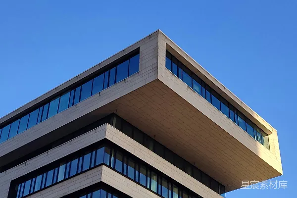 高清摄影 现代建筑在晴朗的蓝天映衬下。
