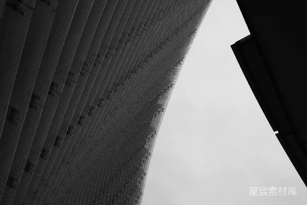 高清摄影 现代建筑，曲面外墙，映衬在蓝天之下