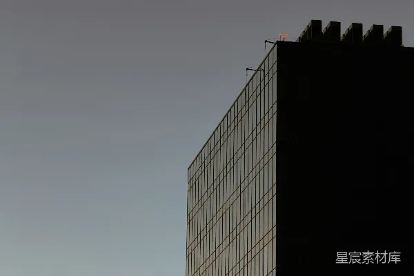 高清摄影 现代玻璃建筑在暮色苍茫的天空下