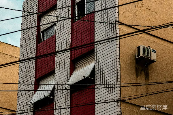 高清摄影 现代建筑，外墙是红白格子图案