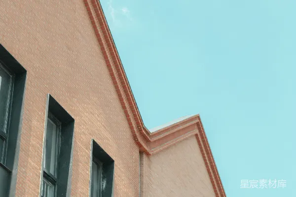 高清摄影 蓝天下，现代窗户的砖砌建筑