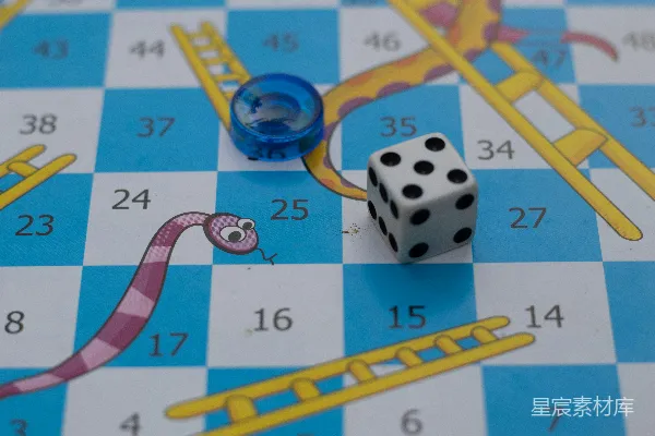 棋盘游戏上一个骰子的特写
