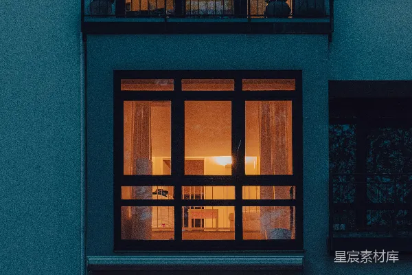 高清摄影 一座夜晚灯火通明的高楼大厦