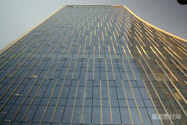 高清摄影 现代玻璃摩天大楼从下方仰视，天空为背景。